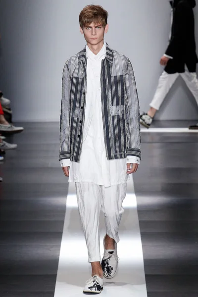 Look 9